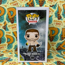 Pop! Television: Arrow - Oliver Queen (Island Scarred) (Fugitive)